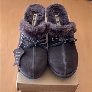 Sketchers suede mule clogs, heel, fur interior